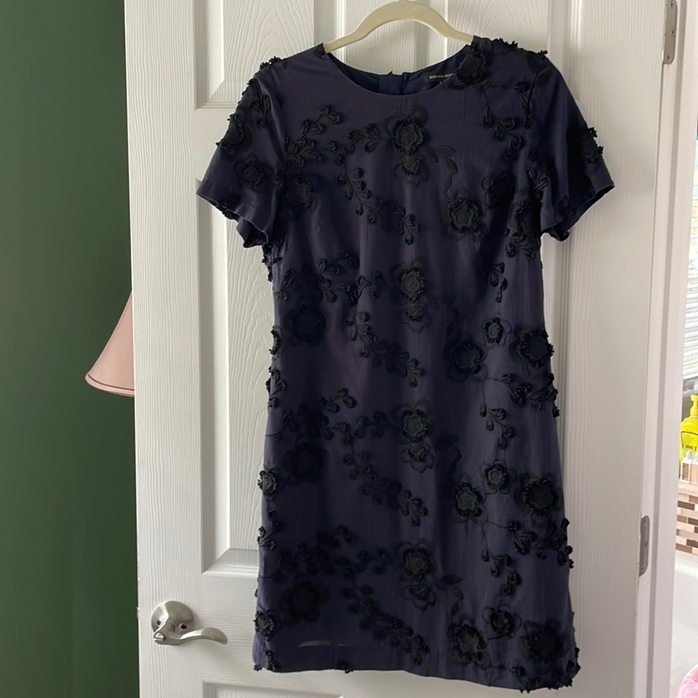 Dark blue, very cute cotton mini dress by BR. Size true 8 (S-M),no signs of wear